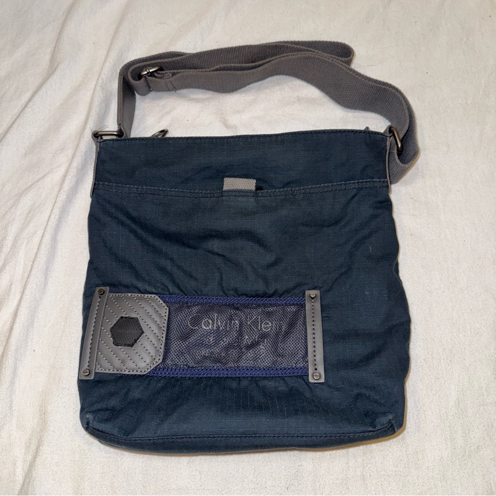 Gently Used Men’s Calvin Klein Navy Blue Canvas Tech Crossbody Messenger Bag